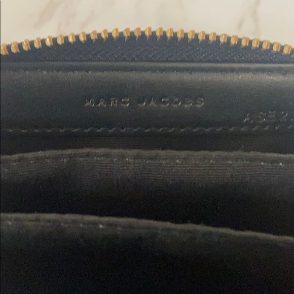 Marc Jacobs Empire City Leather Zip Wallet - Picture 9 of 9